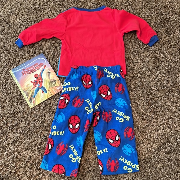 NEW NWT Spider-Man Pajamas Set Book Little Boys 2T Blue Red Fuzzy Soft - Picture 6 of 8